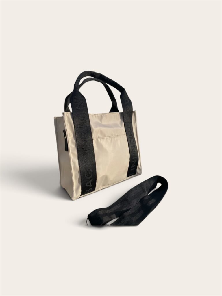 Carmina Impermeble Beige tote