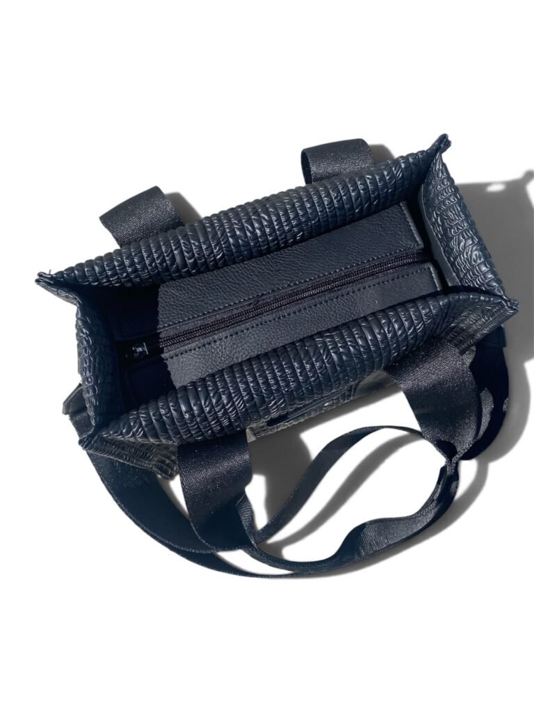Cartera carmina negro relieve - vista secundaria